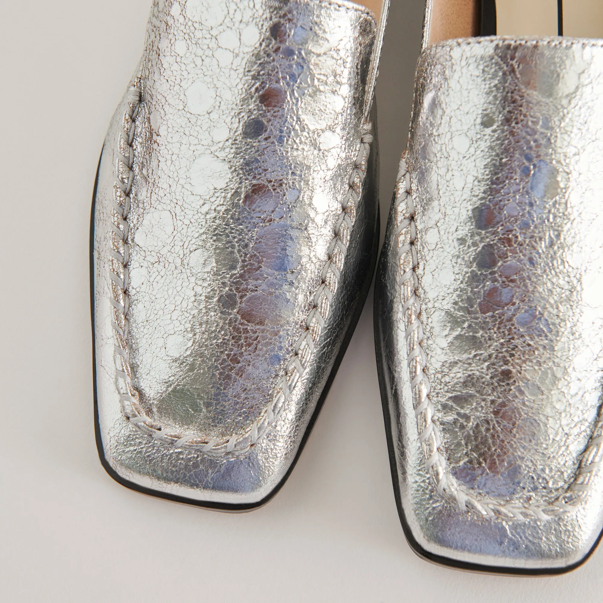 BENY WIDE FLATS SILVER DISTRESSED LEATHER